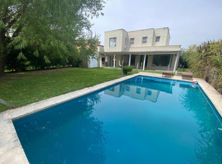 Casa · 300m² · 4 Ambientes