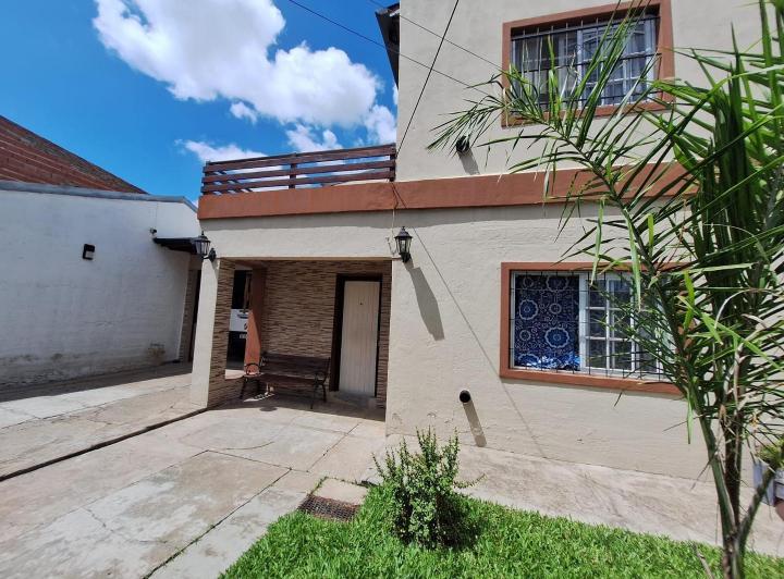 Casa · 120m² · 4 Ambientes · 3 Cocheras