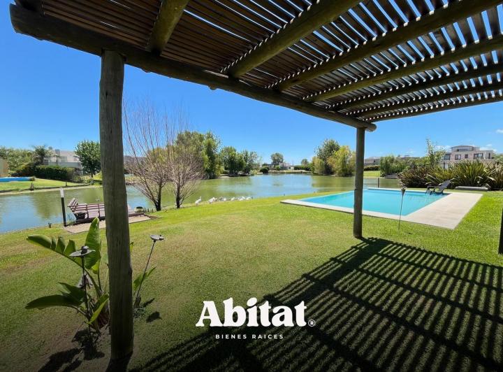 Casa · 209m² · 4 Ambientes · 1 Cochera