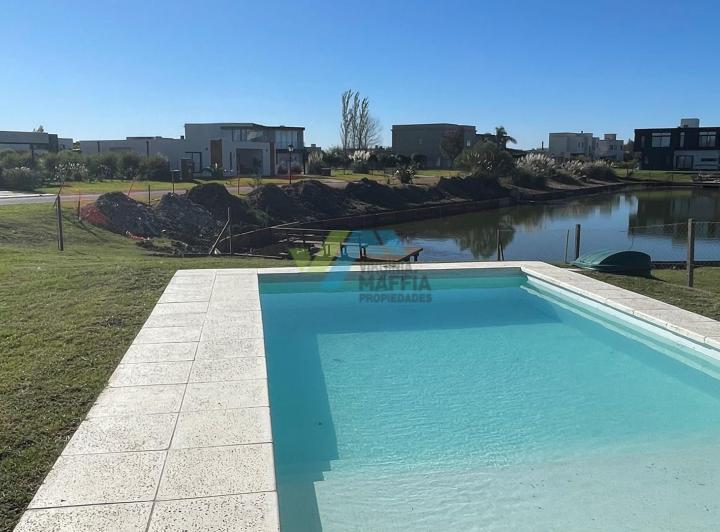 Casa · 191m² · 4 Ambientes · 2 Cocheras