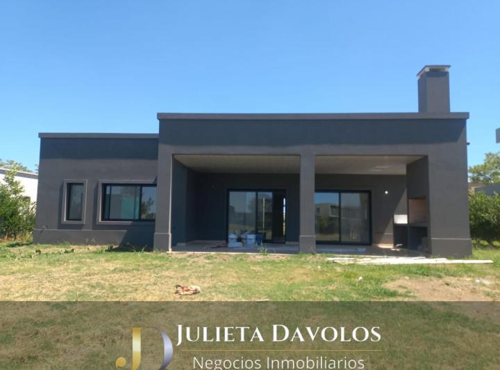 Casa · 160m² · 4 Ambientes · 2 Cocheras
