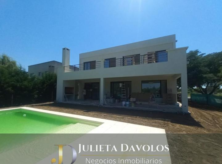 Casa · 268m² · 5 Ambientes · 2 Cocheras