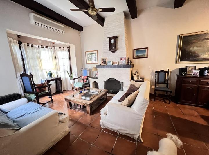 Casa · 180m² · 5 Ambientes · 2 Cocheras