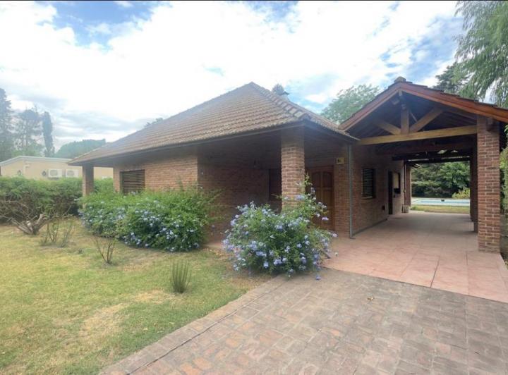 Casa · 170m² · 4 Ambientes · 5 Cocheras