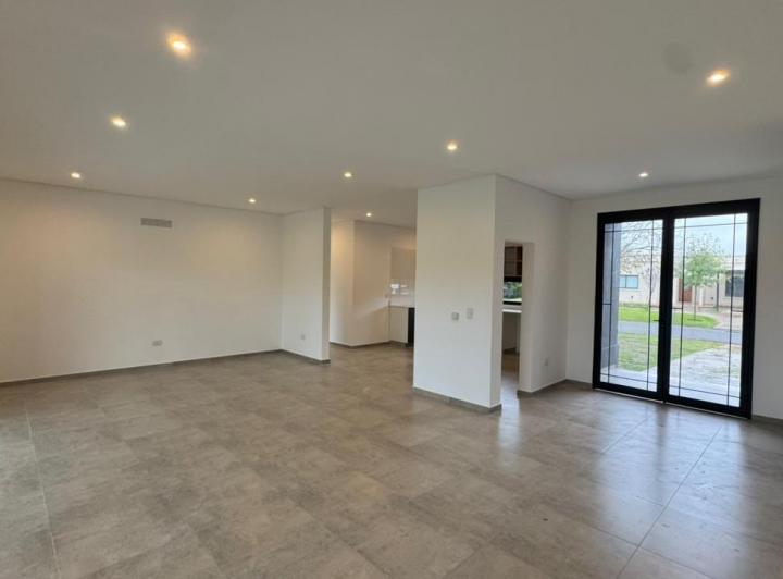 Casa · 160m² · 5 Ambientes · 2 Cocheras