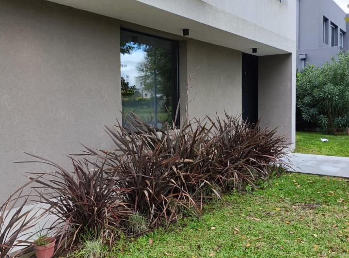 Casa · 230m² · 7 Ambientes · 1 Cochera