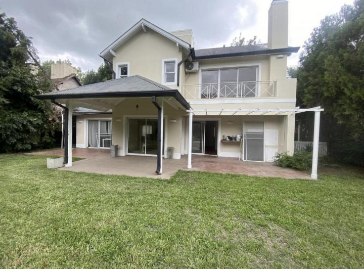 Casa · 237m² · 4 Ambientes