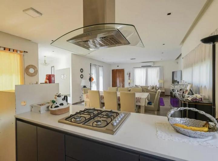 Casa · 145m² · 4 Ambientes · 4 Cocheras