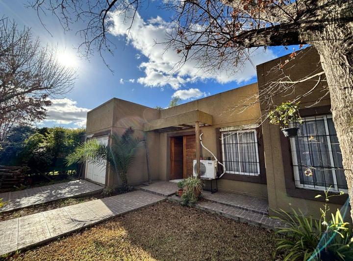Casa · 145m² · 4 Ambientes · 2 Cocheras