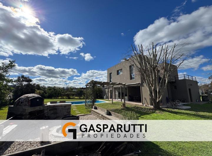 Casa · 190m² · 4 Ambientes · 4 Cocheras