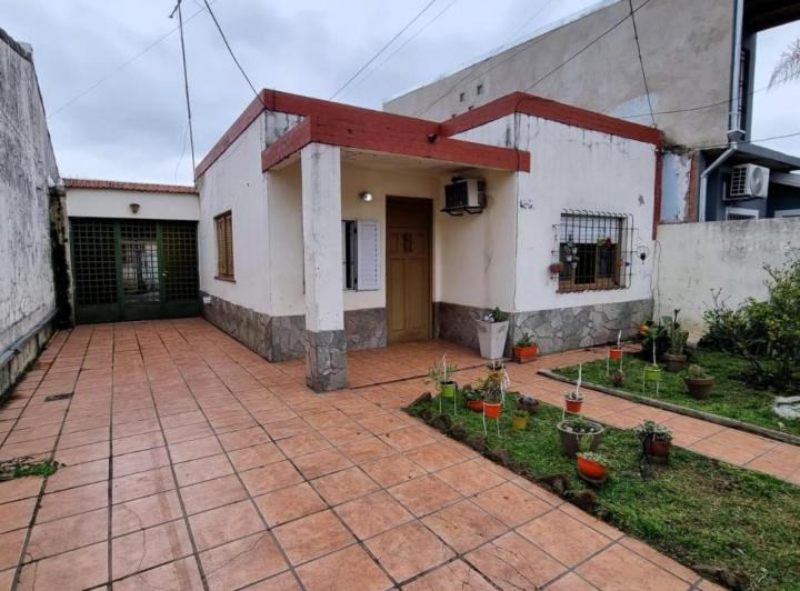 Casa · 127m² · 6 Ambientes · 4 Cocheras