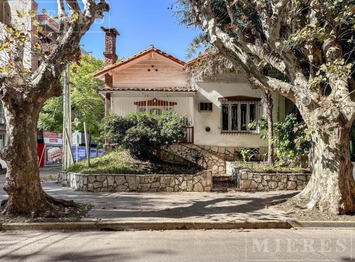 Casa · 146m² · 5 Ambientes · 1 Cochera
