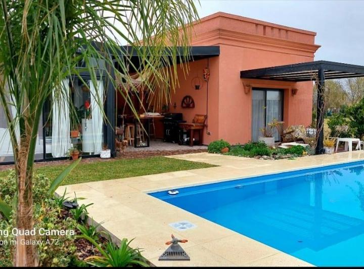 Casa · 252m² · 5 Ambientes · 2 Cocheras