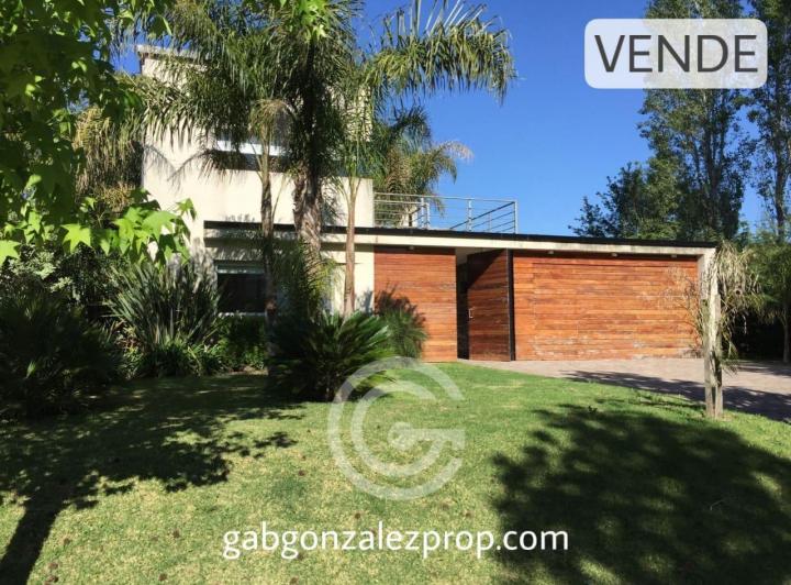 Casa · 299m² · 4 Ambientes · 1 Cochera