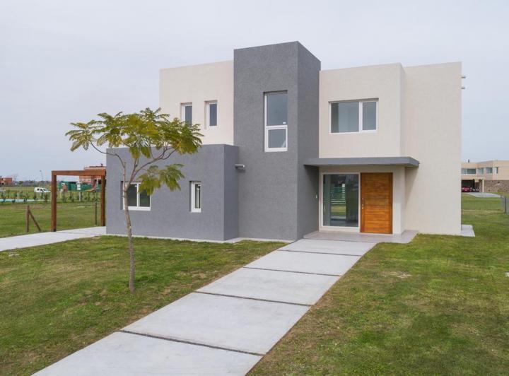 Casa · 211m² · 4 Ambientes · 1 Cochera