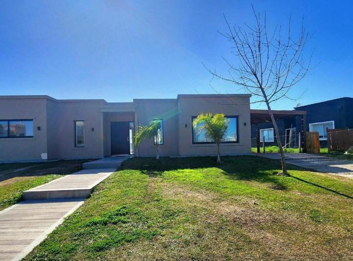 Casa · 176m² · 4 Ambientes · 2 Cocheras