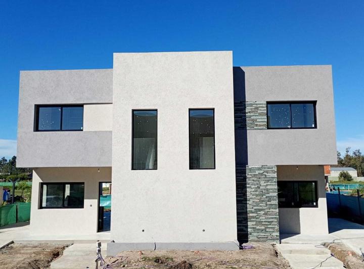 Casa · 123m² · 5 Ambientes · 2 Cocheras