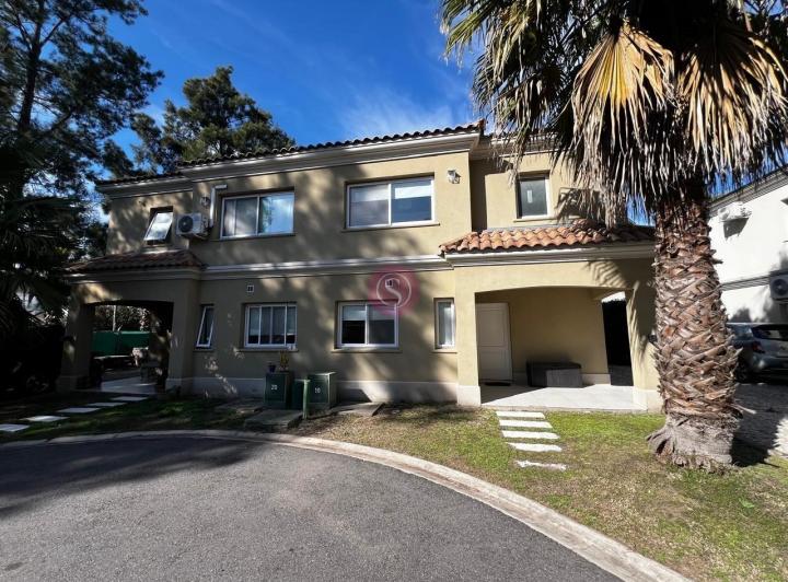 Casa · 70m² · 4 Ambientes · 1 Cochera