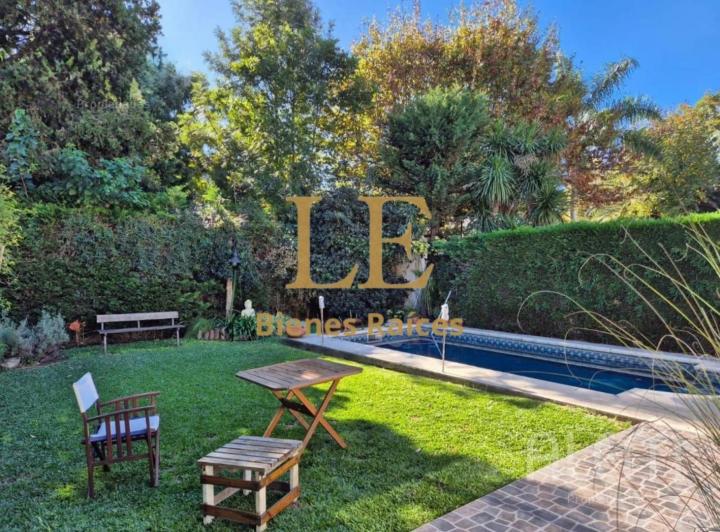 Casa · 180m² · 4 Ambientes · 3 Cocheras