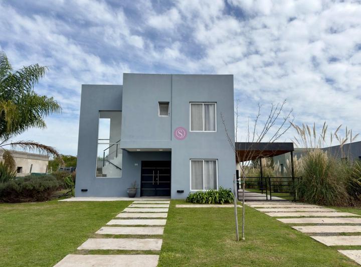 Casa · 135m² · 4 Ambientes · 2 Cocheras