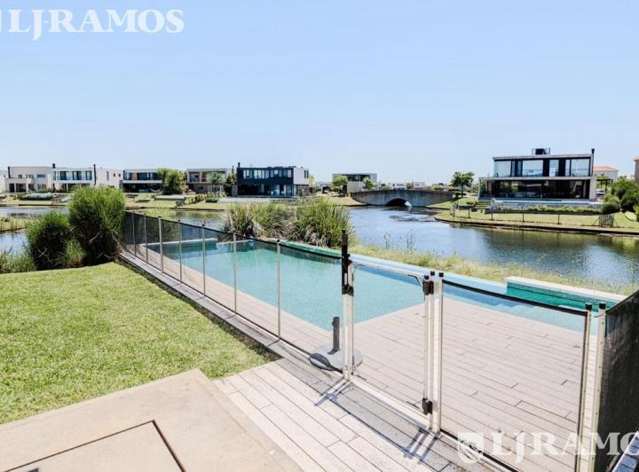 Casa · 235m² · 4 Ambientes