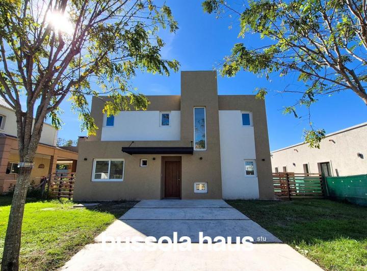 Casa · 146m² · 4 Ambientes · 2 Cocheras