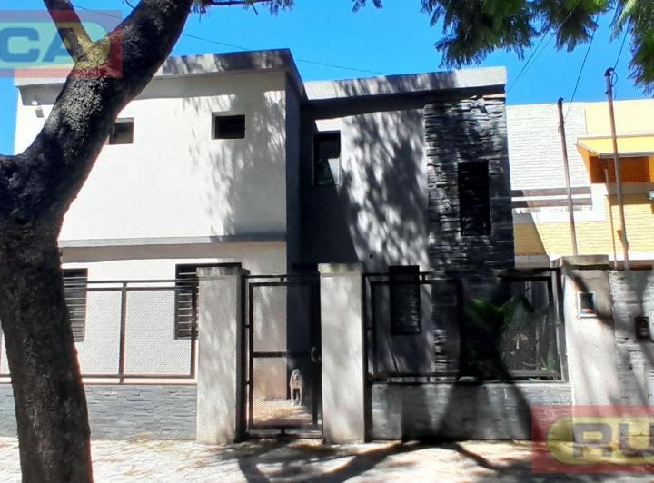 Casa · 180m² · 4 Ambientes · 1 Cochera