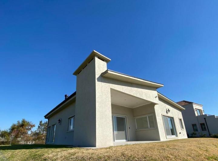 Casa · 170m² · 4 Ambientes · 2 Cocheras