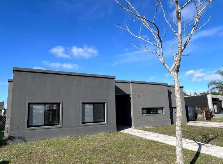 Casa · 160m² · 4 Ambientes · 4 Cocheras