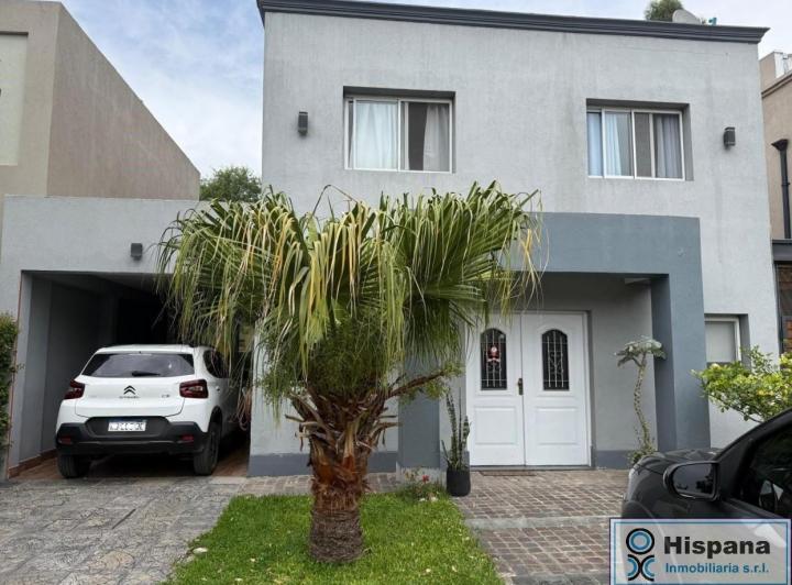 Casa · 101m² · 6 Ambientes · 1 Cochera
