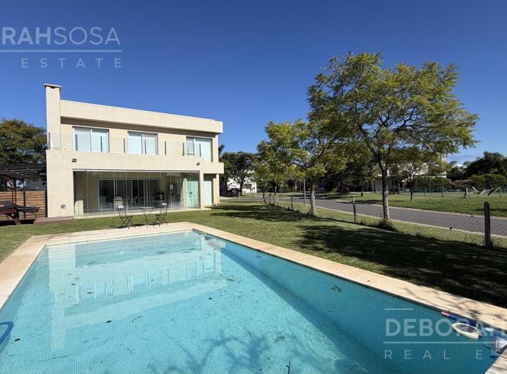 Casa · 170m² · 4 Ambientes · 2 Cocheras
