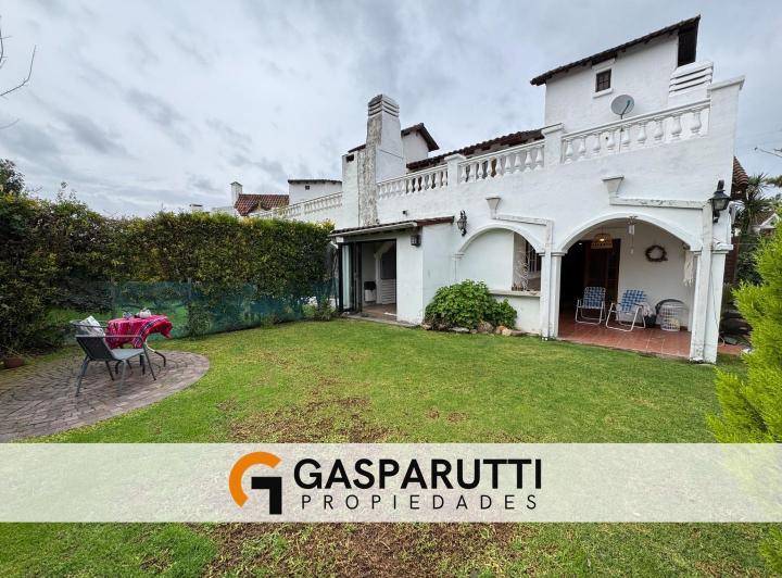Casa · 165m² · 4 Ambientes · 3 Cocheras
