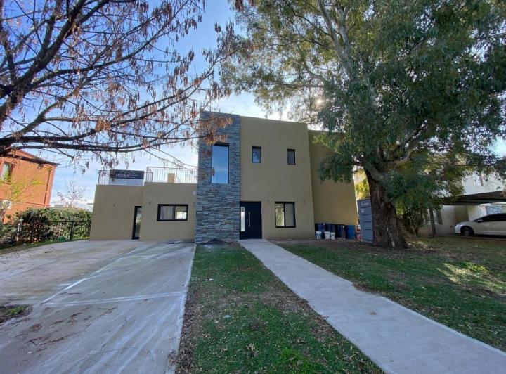 Casa · 190m² · 5 Ambientes · 3 Cocheras