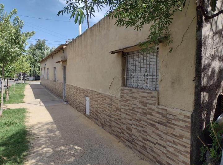 Casa · 180m² · 2 Dormitorios