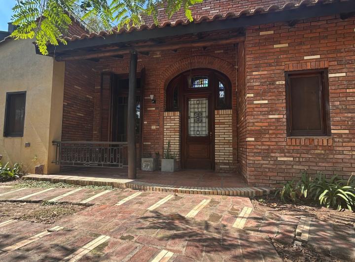Casa · 136m² · 5 Ambientes · 2 Cocheras