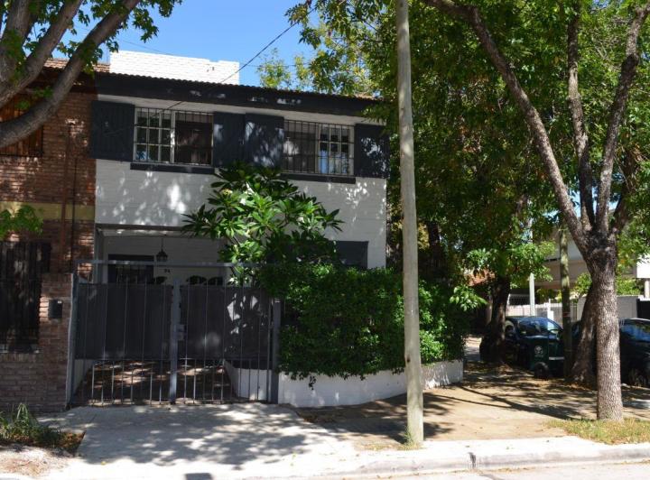 Casa · 75m² · 5 Ambientes · 1 Cochera
