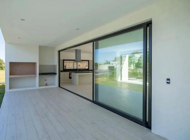 Casa · 130m² · 4 Ambientes · 1 Cochera