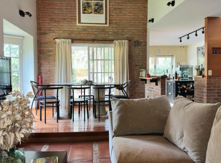 Casa · 122m² · 5 Ambientes · 3 Cocheras