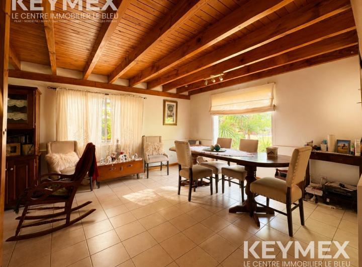 Casa · 180m² · 3 Dormitorios · 2 Cocheras