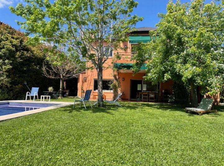 Casa · 220m² · 5 Ambientes