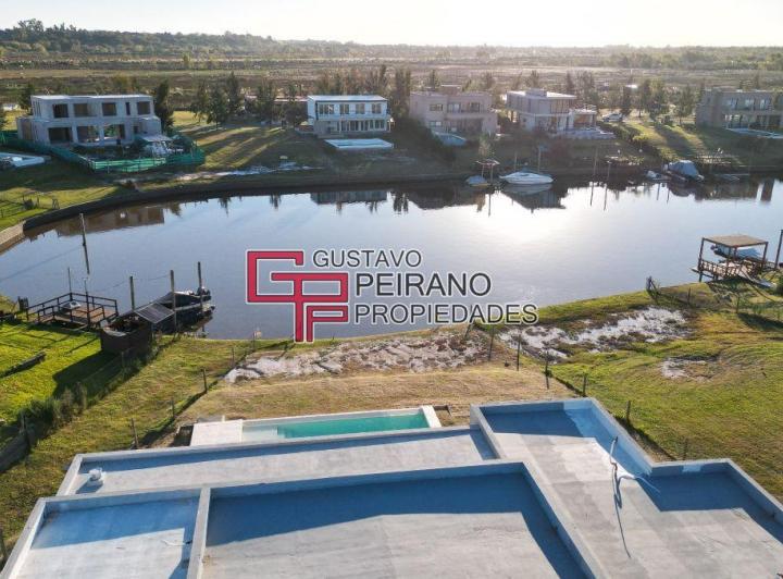 Casa · 259m² · 5 Ambientes · 1 Cochera
