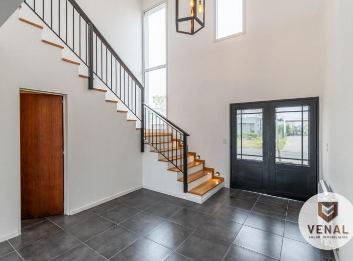 Casa · 173m² · 5 Ambientes · 4 Cocheras