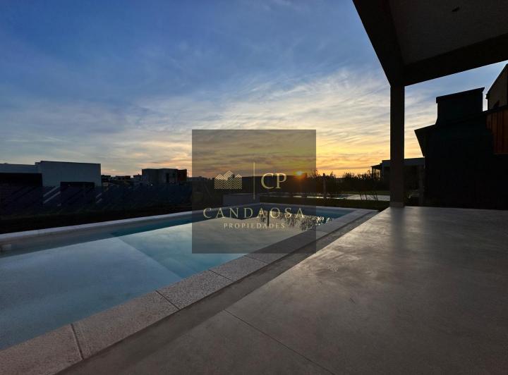 Casa · 170m² · 4 Ambientes · 3 Cocheras