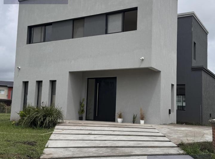 Casa · 174m² · 4 Ambientes · 1 Cochera