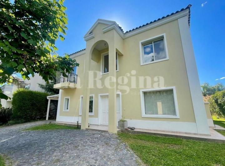 Casa · 240m² · 4 Ambientes