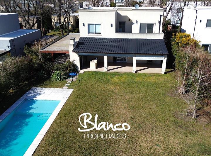 Casa · 190m² · 5 Ambientes · 2 Cocheras