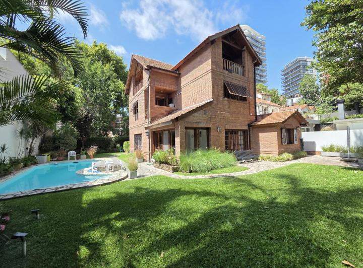 Casa · 446m² · 6 Ambientes · 1 Cochera