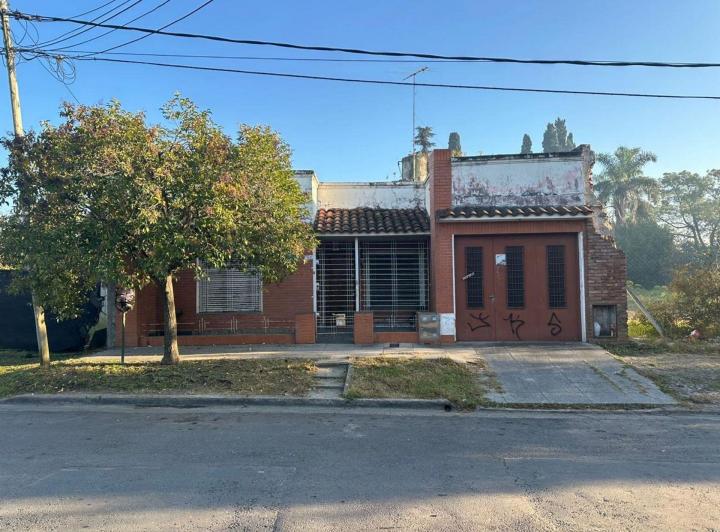 Casa · 140m² · 4 Ambientes · 2 Cocheras