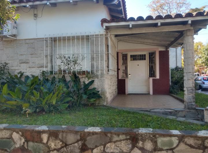 Casa · 250m² · 4 Ambientes · 3 Cocheras