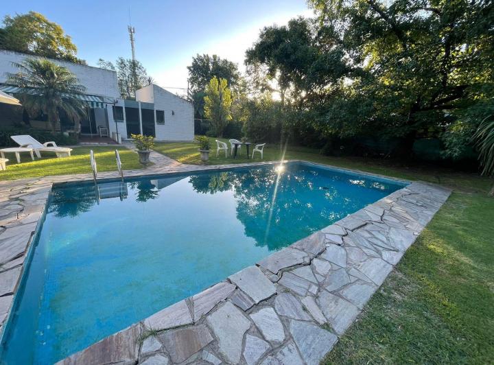 Casa · 140m² · 4 Ambientes · 3 Cocheras